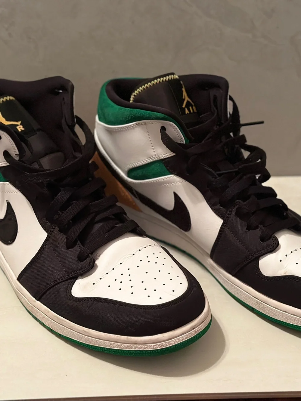 Size 14 Men New Air Jordan 1 Mid Top Leather Sneakers SE Oakland Pre Owned